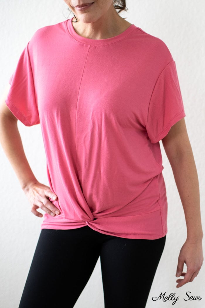 Pink knotted hem t-shirt with leggings