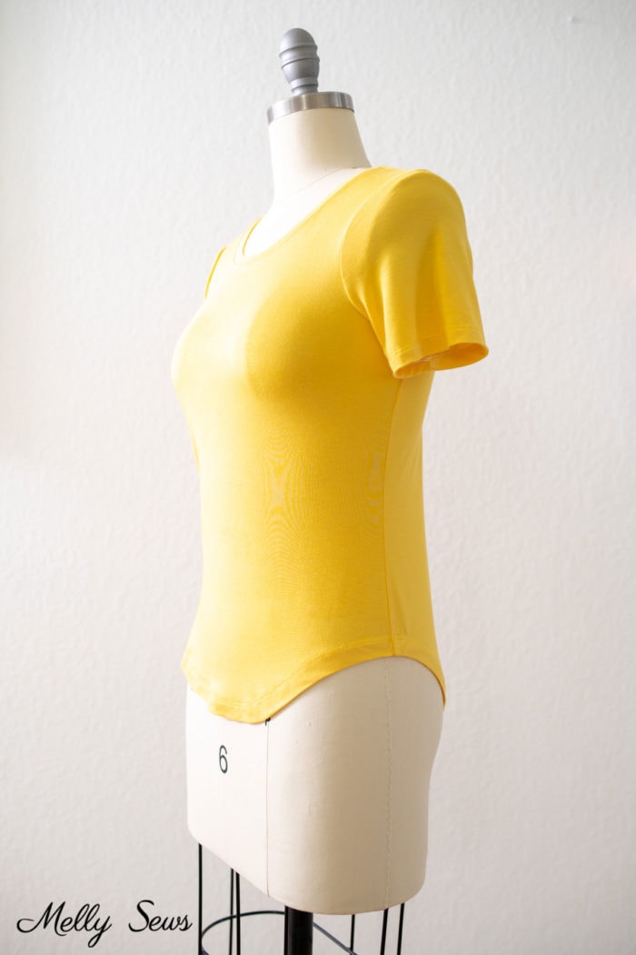 Yellow t-shirt with curved hem on a dress form