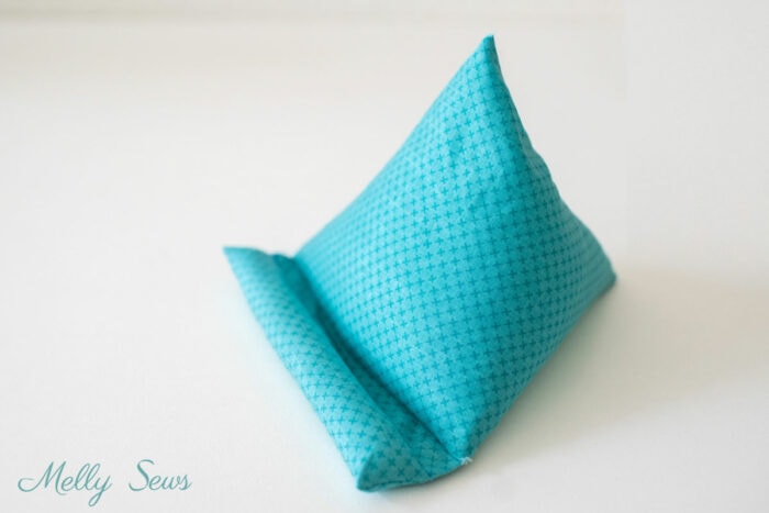 Side view of a phone holder pillow pattern