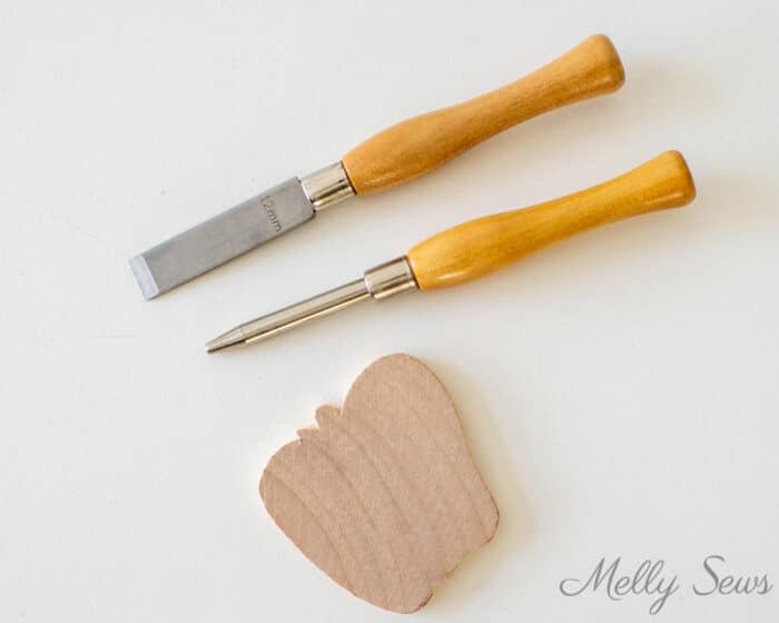 Button chisel, eyelet chisel, and small wood cutting board